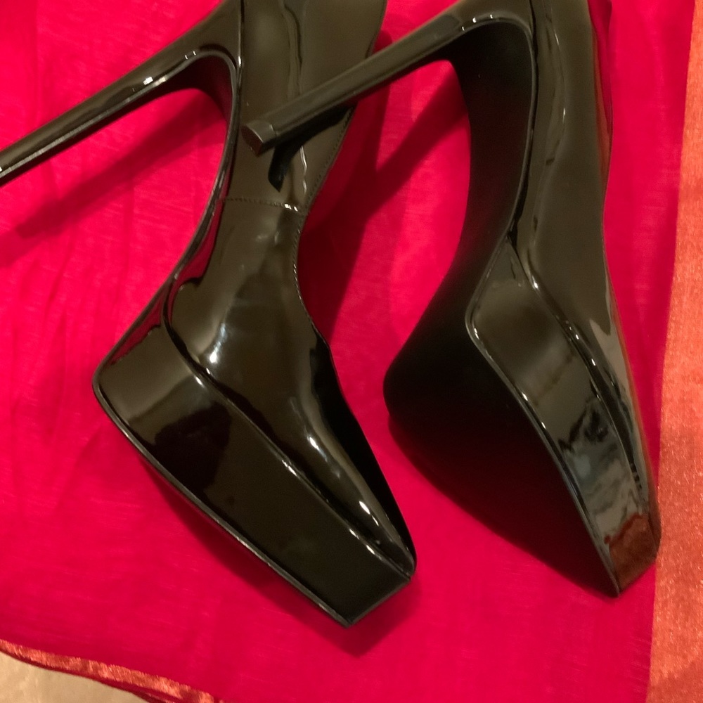 Steve Madden high heels,never left the box.Perfect and new.